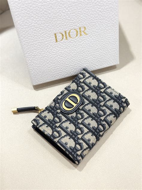 dior 30 montaigne.